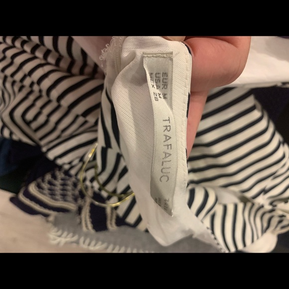 Cute striped open back dress from Zara. Size Medium - Picture 3 of 3